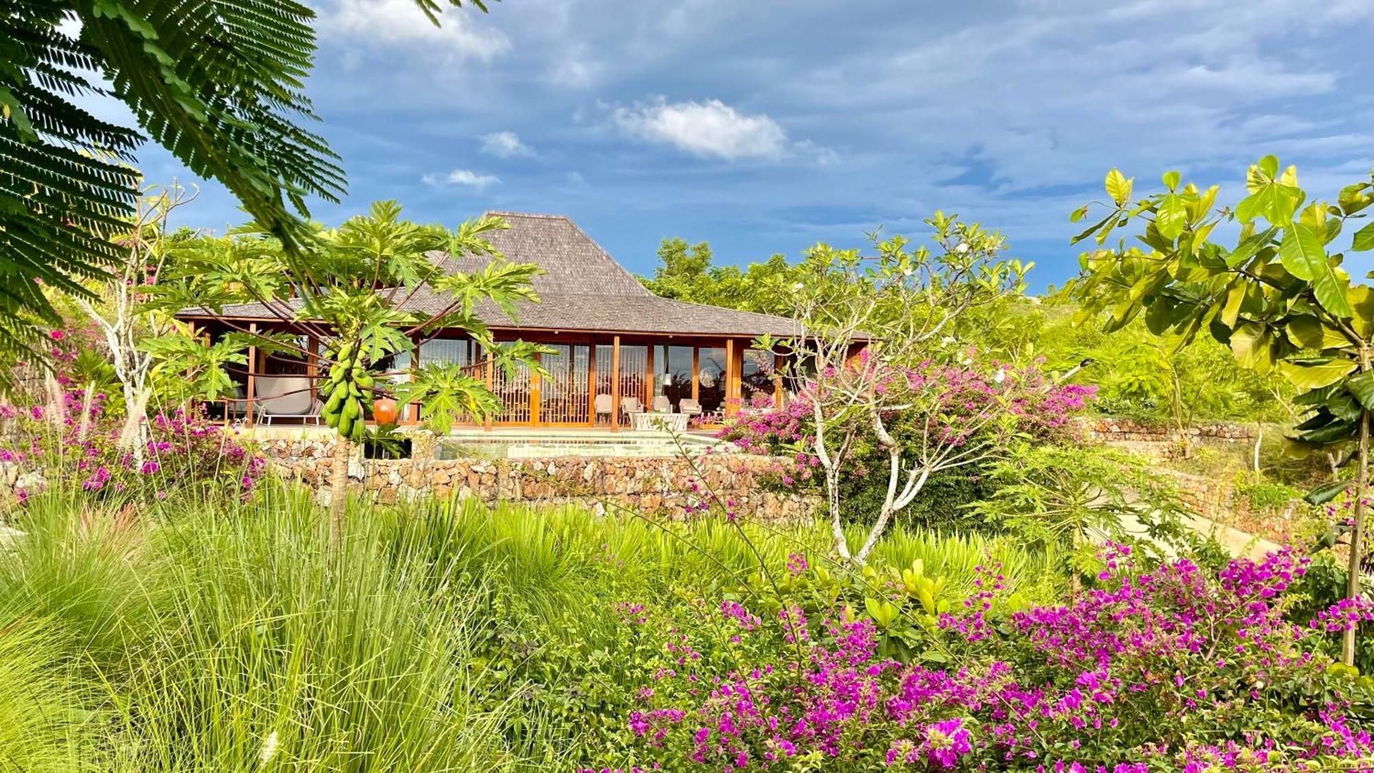Отель Lobster Bay Lombok Awang Экстерьер фото