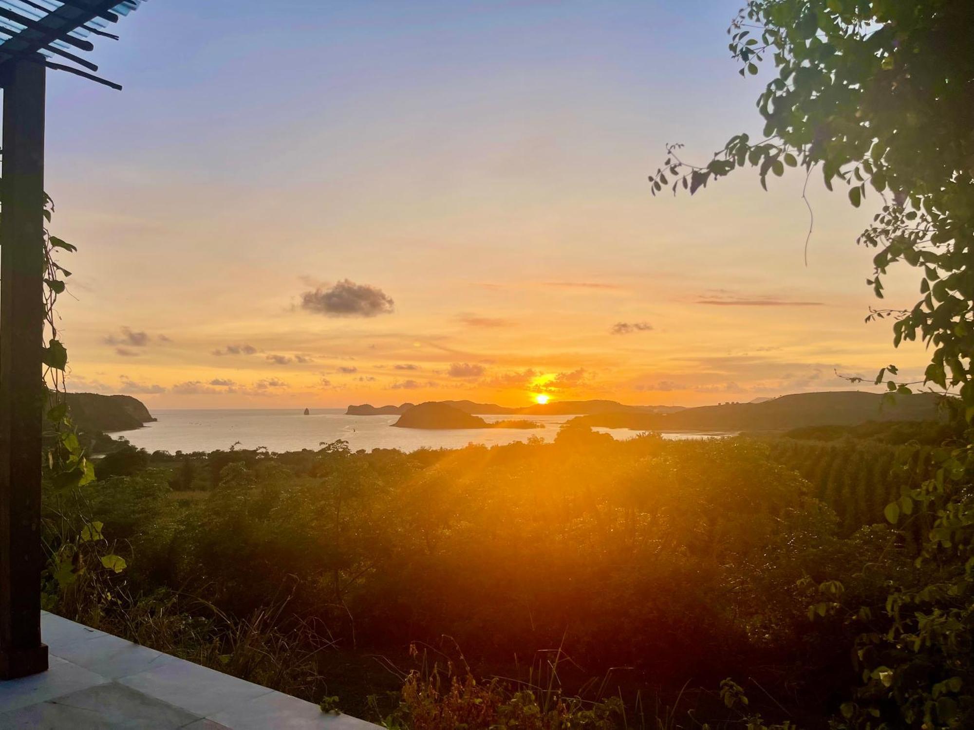 Отель Lobster Bay Lombok Awang Экстерьер фото