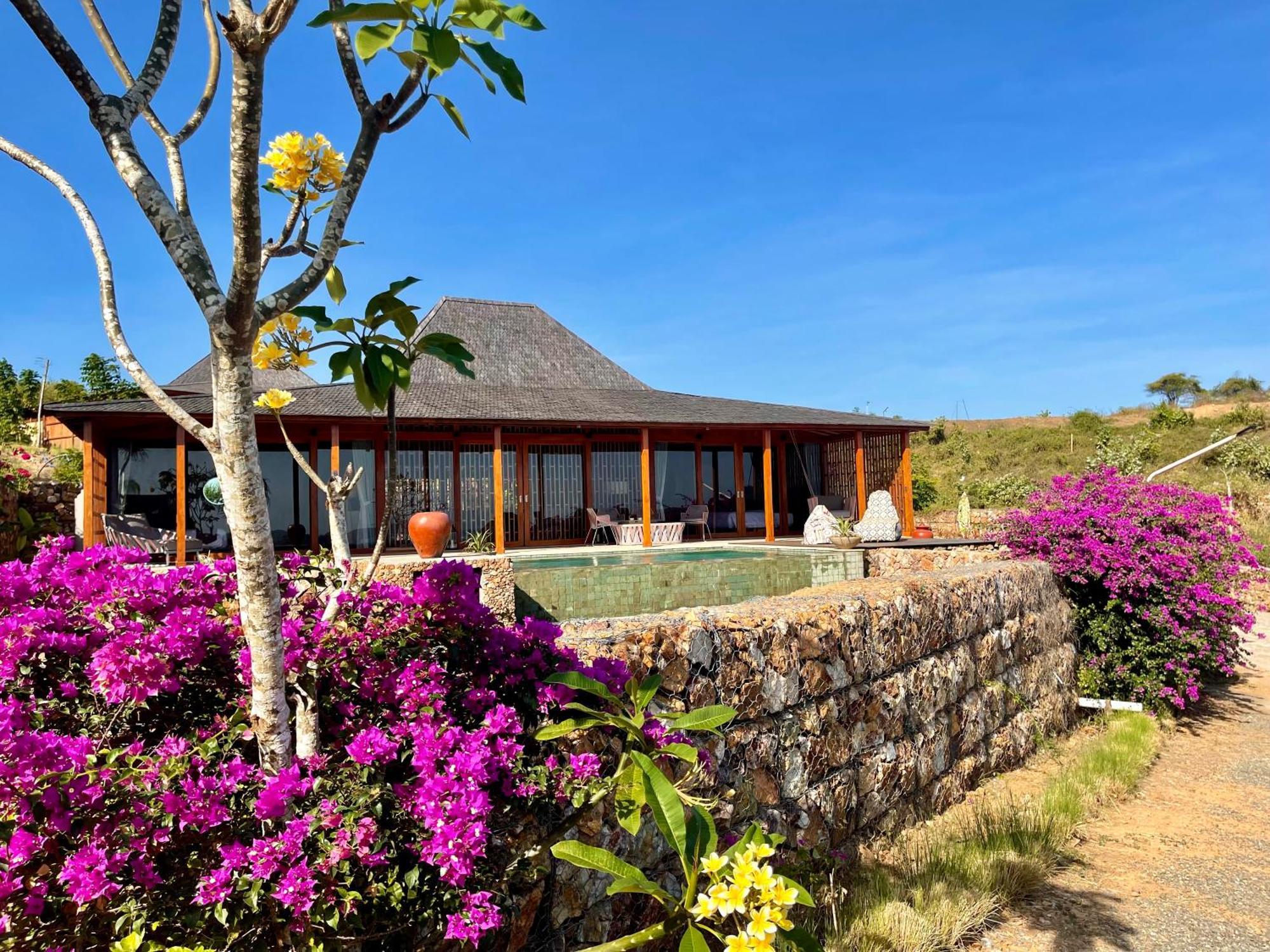 Отель Lobster Bay Lombok Awang Экстерьер фото