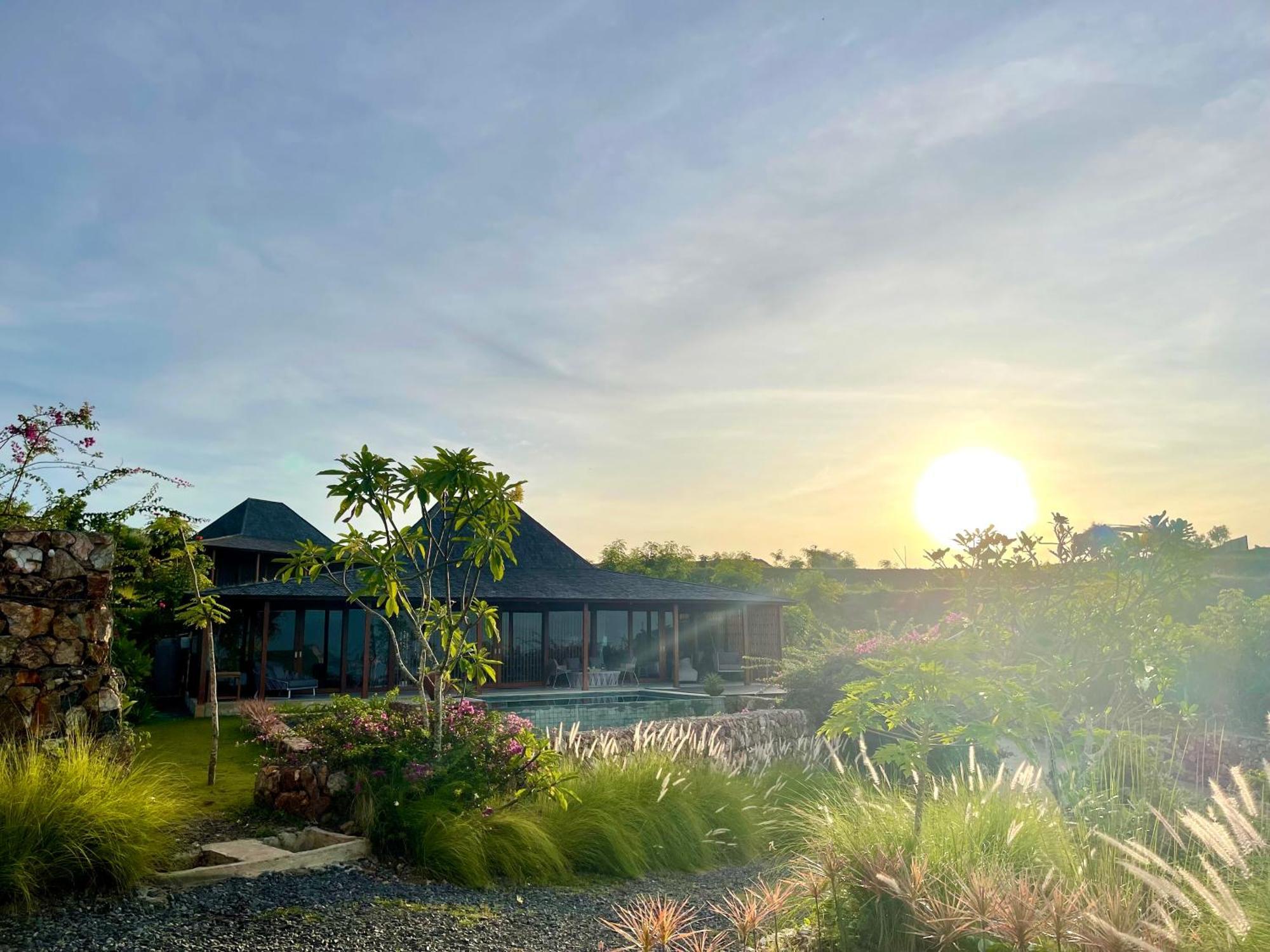 Отель Lobster Bay Lombok Awang Экстерьер фото